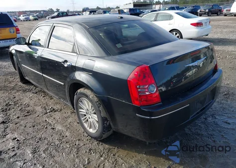 2010 Chrysler 300 Touring/Signature Series/Executive Series z USA, uszkodzony, nr VIN 2C3CA5CV6AH276179